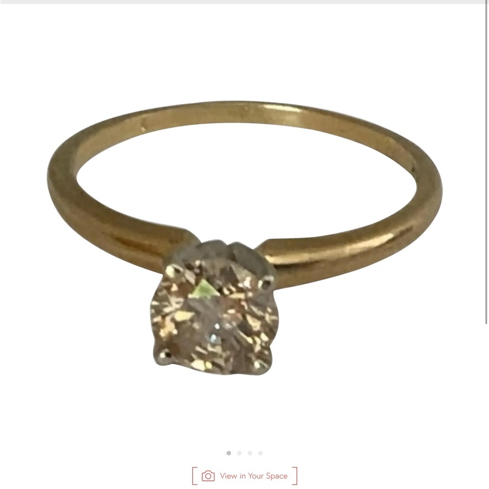 Elegant Gold Solitaire Ring